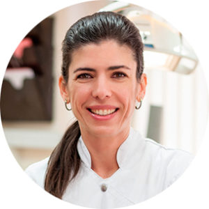 Carolina Lafuente integrante del equipo médico de odontología general y periodoncia