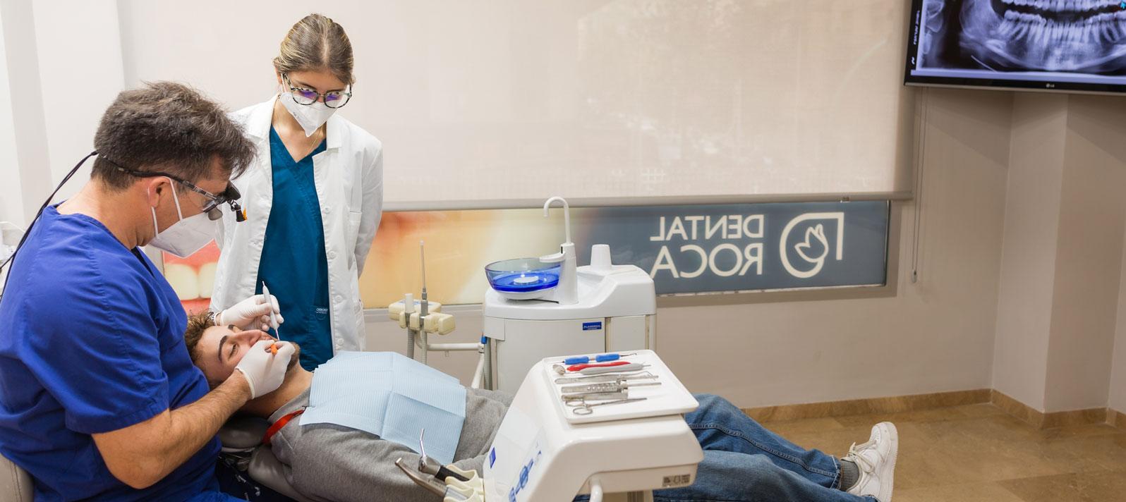 Si crees que tienes periodontitis, visita Dental Roca