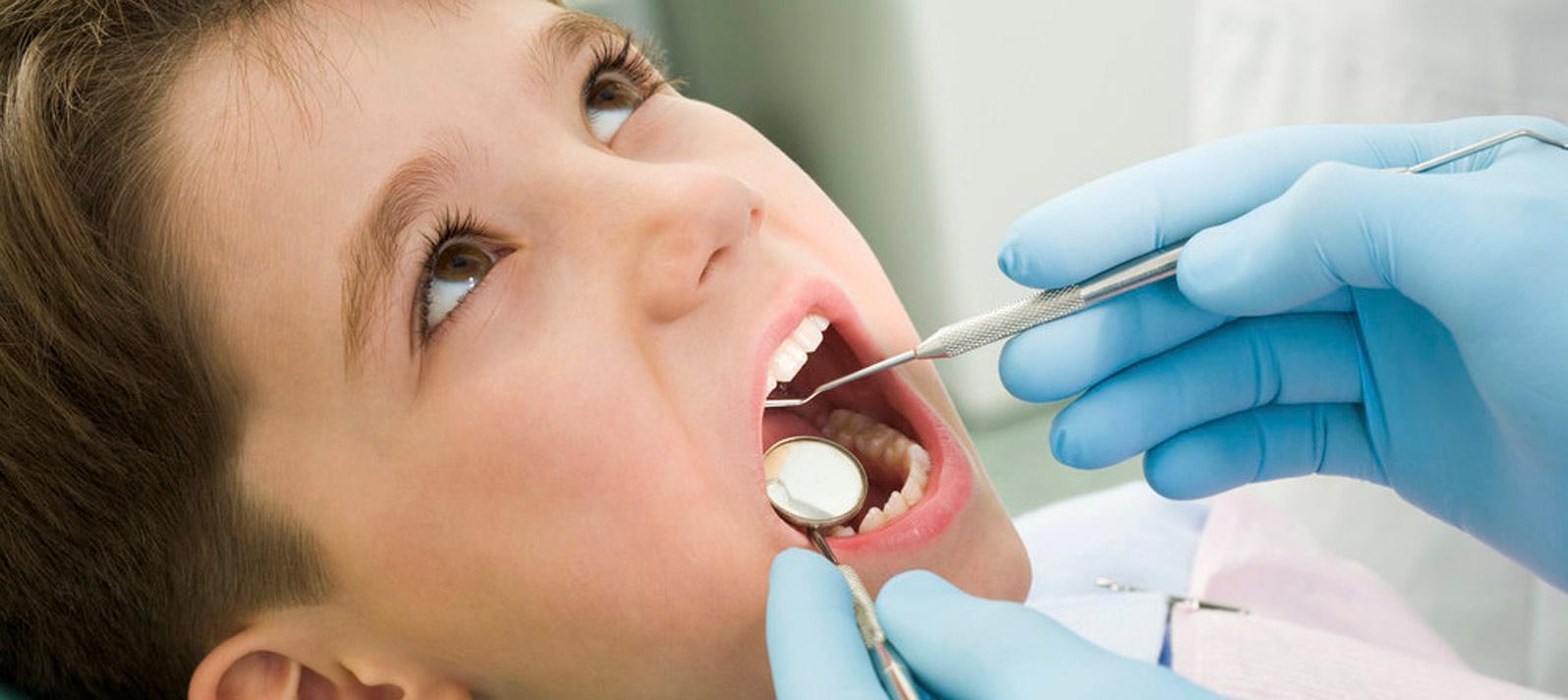 Revisión de salud dental en niños