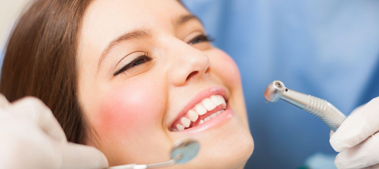 Revisión dental para prevenir problemas de encías