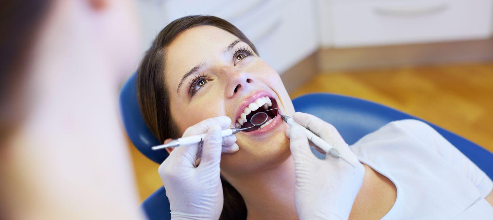 Revisión en Dental Roca por caries interdental